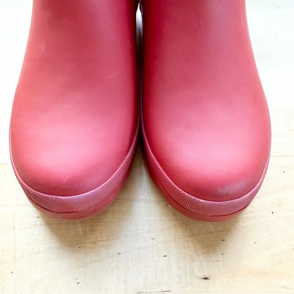 Chooka Size 8 Red Waterproof Short Chelsea Rain Boots Matte Festival